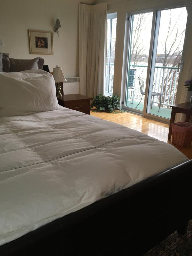 La Belle Aux Berges Bed and Breakfast Saint-Denis-sur-Richelieu Exteriör bild