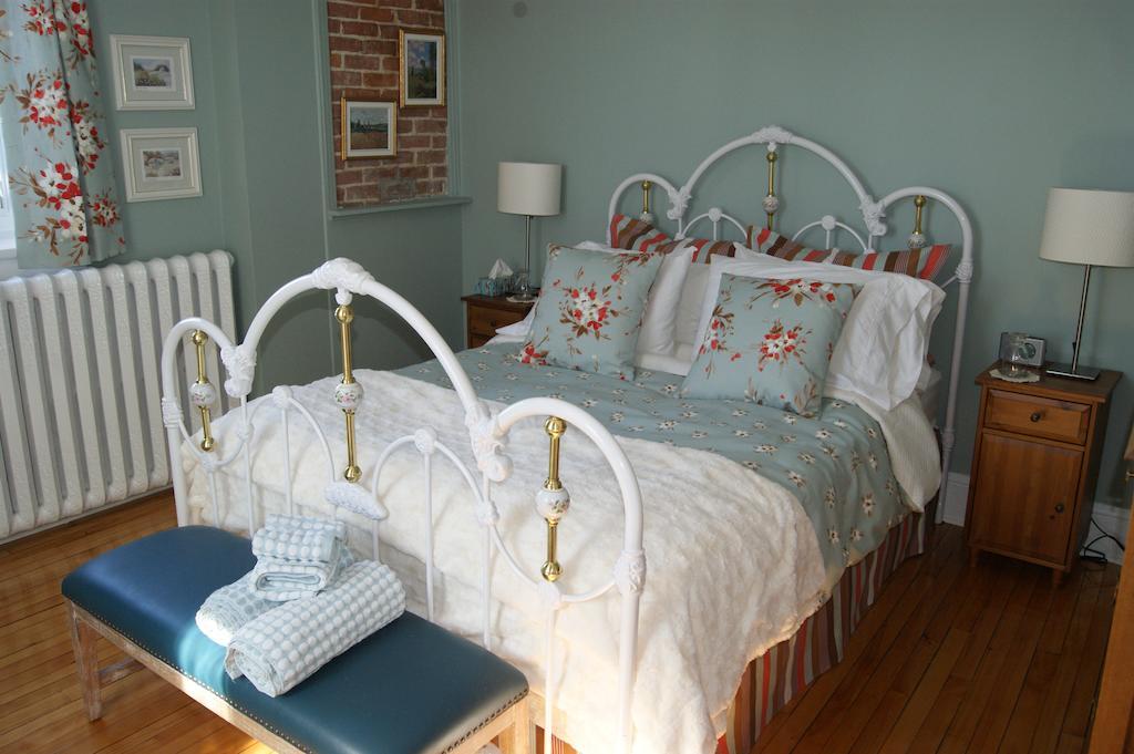 La Belle Aux Berges Bed and Breakfast Saint-Denis-sur-Richelieu Rum bild