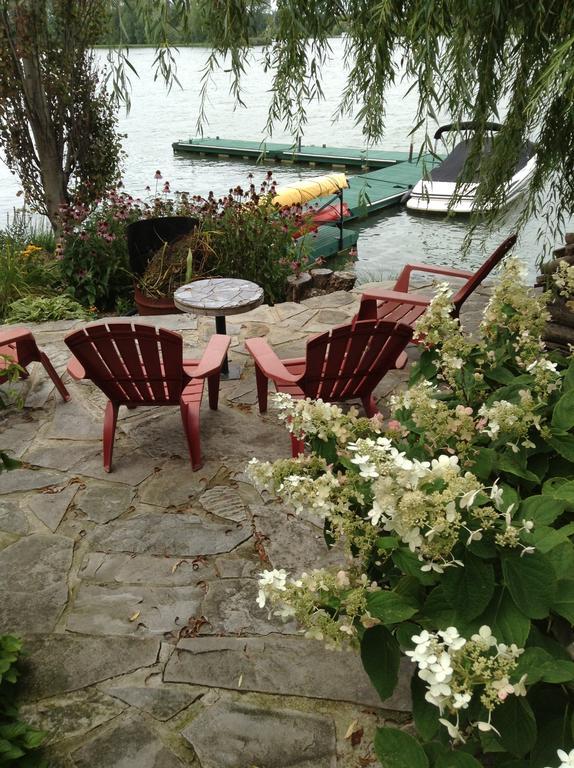 La Belle Aux Berges Bed and Breakfast Saint-Denis-sur-Richelieu Exteriör bild