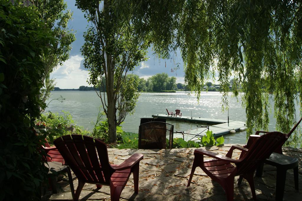 La Belle Aux Berges Bed and Breakfast Saint-Denis-sur-Richelieu Exteriör bild