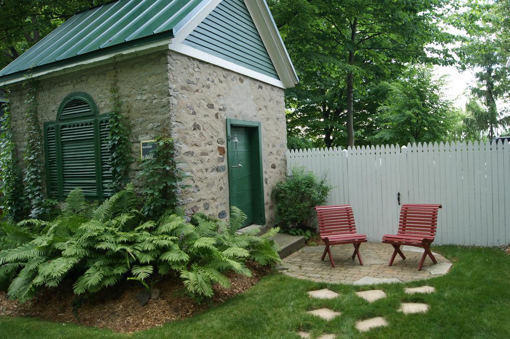 La Belle Aux Berges Bed and Breakfast Saint-Denis-sur-Richelieu Exteriör bild