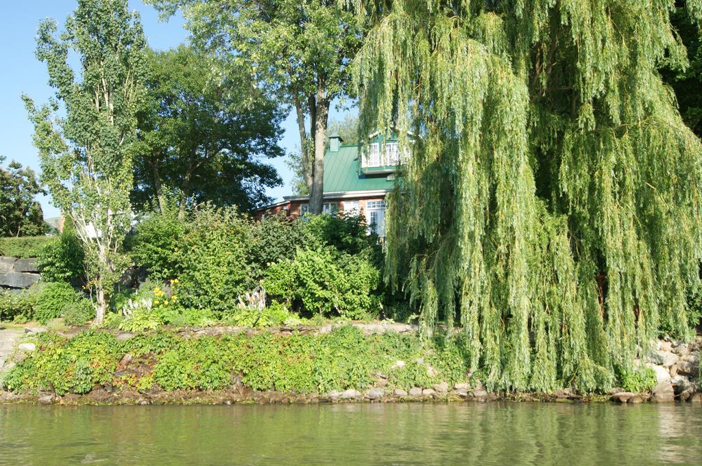 La Belle Aux Berges Bed and Breakfast Saint-Denis-sur-Richelieu Exteriör bild