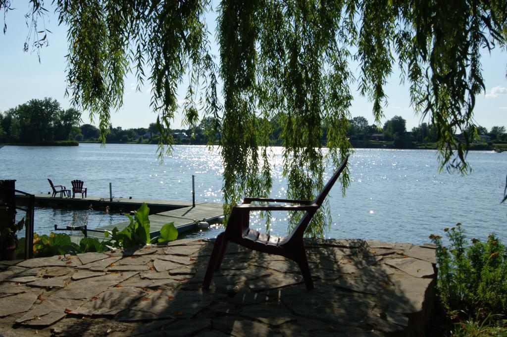 La Belle Aux Berges Bed and Breakfast Saint-Denis-sur-Richelieu Exteriör bild